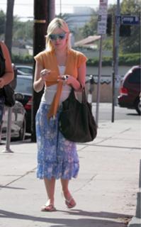 Elisha Cuthbert feet photo thumbnail
