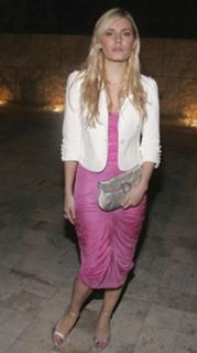 Elisha Cuthbert feet photo thumbnail