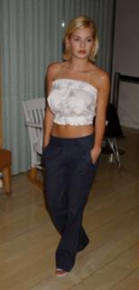 Elisha Cuthbert feet photo thumbnail