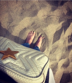 Elisha Cuthbert feet photo thumbnail