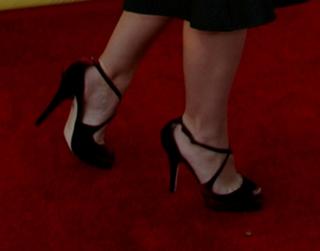Elisha Cuthbert feet photo thumbnail
