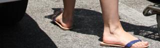 Elisha Cuthbert feet photo thumbnail