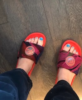 Elisha Cuthbert feet photo thumbnail