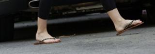 Elisha Cuthbert feet photo thumbnail