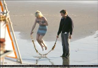 Elisha Cuthbert feet photo thumbnail