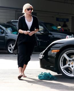 Elisha Cuthbert feet photo thumbnail