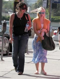 Elisha Cuthbert feet photo thumbnail