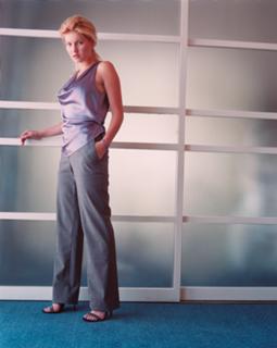 Elisha Cuthbert feet photo thumbnail