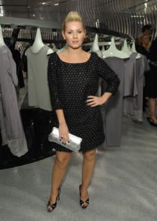Elisha Cuthbert feet photo thumbnail