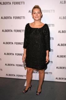 Elisha Cuthbert feet photo thumbnail