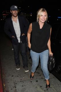 Elisha Cuthbert feet photo thumbnail
