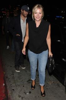 Elisha Cuthbert feet photo thumbnail