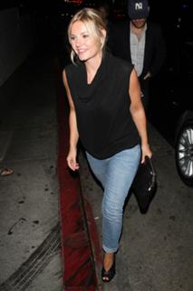 Elisha Cuthbert feet photo thumbnail
