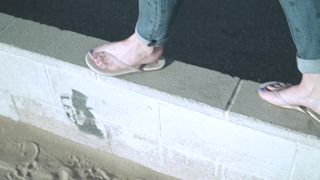 Elisha Cuthbert feet photo thumbnail