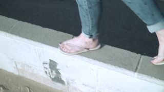Elisha Cuthbert feet photo thumbnail