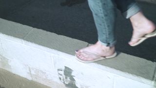 Elisha Cuthbert feet photo thumbnail