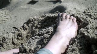 Elisha Cuthbert feet photo thumbnail
