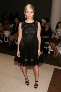 Elisha Cuthbert feet photo thumbnail