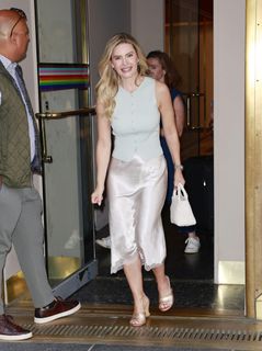 Elisha Cuthbert feet photo 6