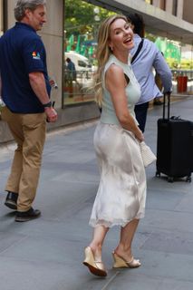 Elisha Cuthbert feet photo 1