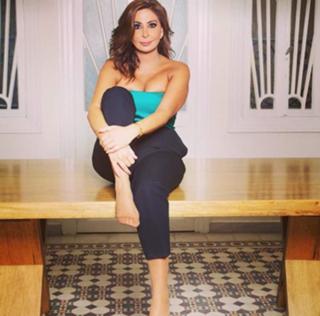 Elissa feet photo thumbnail