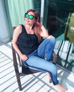 Elissa feet photo thumbnail