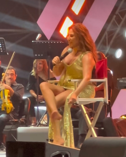 Elissa feet photo thumbnail