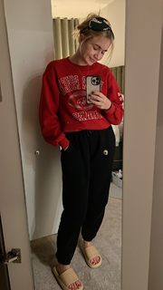 Eliza Bennett feet photo 3