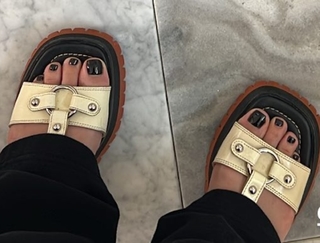 Eliza Bennett feet photo 2