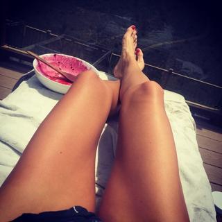 Eliza Coupe feet photo thumbnail