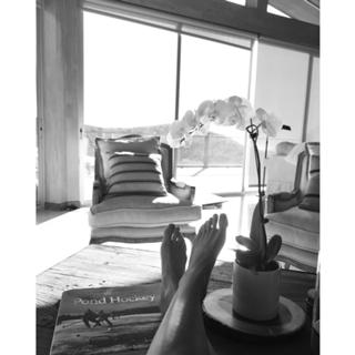 Eliza Coupe feet photo thumbnail
