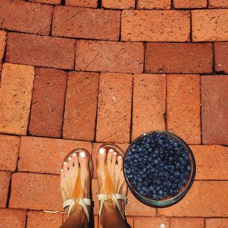 Eliza Coupe feet photo thumbnail