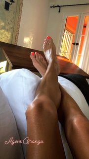 Eliza Coupe feet photo thumbnail