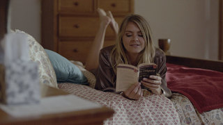 Eliza Coupe feet photo thumbnail