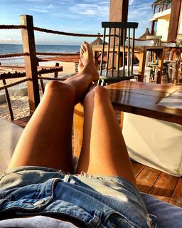 Eliza Coupe feet photo thumbnail