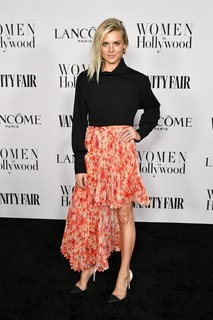 Eliza Coupe feet photo thumbnail