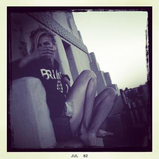 Eliza Coupe feet photo thumbnail