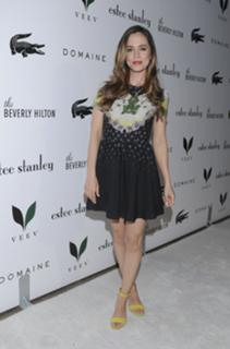 Eliza Dushku feet photo thumbnail