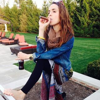 Eliza Dushku feet photo thumbnail