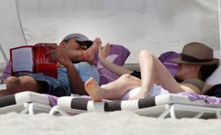 Eliza Dushku feet photo thumbnail
