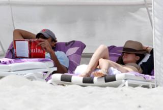 Eliza Dushku feet photo thumbnail