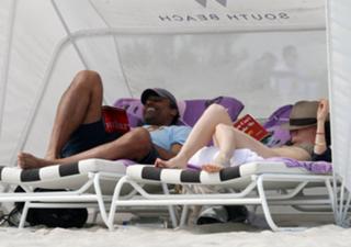 Eliza Dushku feet photo thumbnail