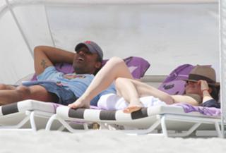 Eliza Dushku feet photo thumbnail