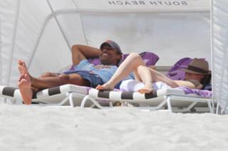 Eliza Dushku feet photo thumbnail
