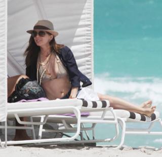 Eliza Dushku feet photo thumbnail
