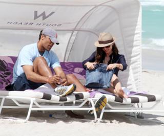 Eliza Dushku feet photo thumbnail