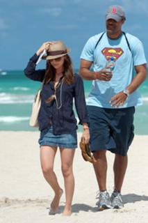 Eliza Dushku feet photo thumbnail