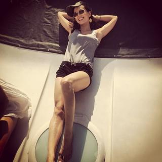 Eliza Dushku feet photo thumbnail