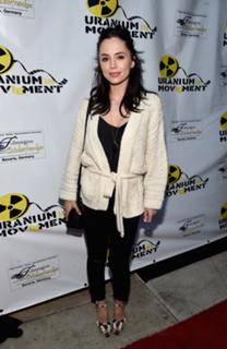 Eliza Dushku feet photo thumbnail