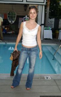 Eliza Dushku feet photo thumbnail